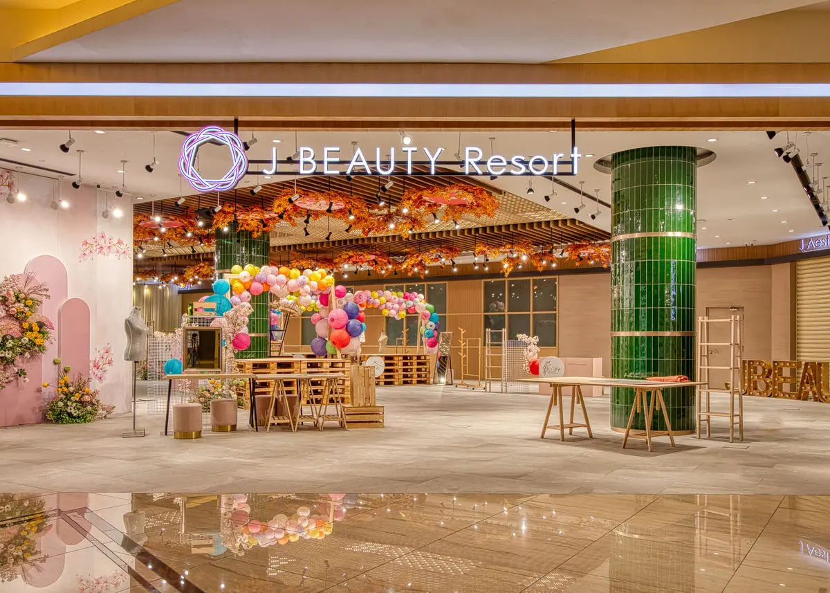 Beauty salon frontage in a mall, with balloon styling and timber display units