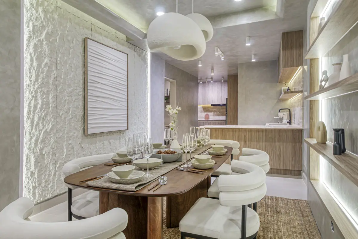 Dining area with a textured plaster wall, sculptural pendant light and open shelving